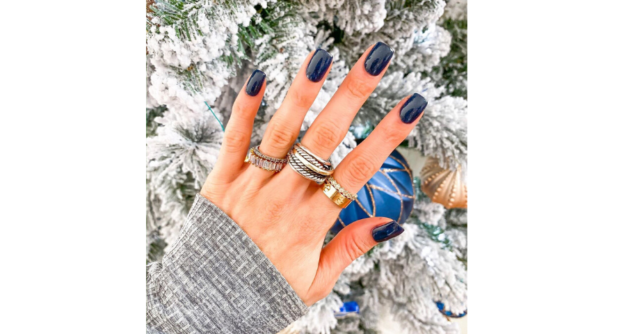 unghie blu pantone 2020