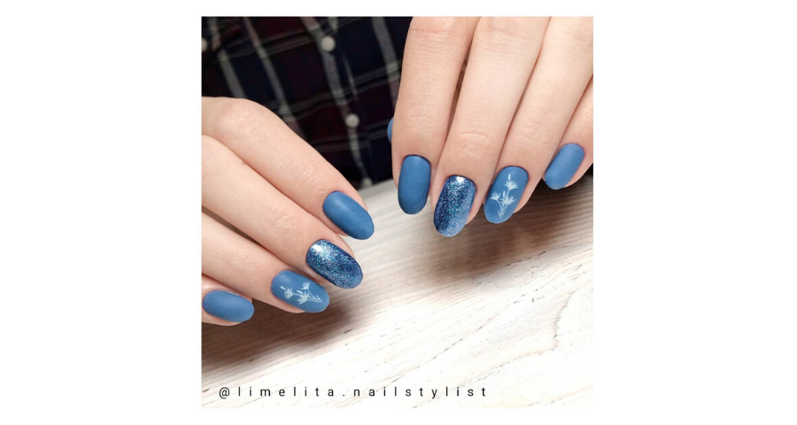 unghie blu pantone 2020