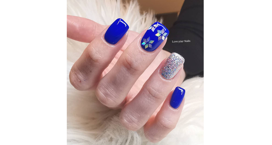 unghie blu pantone 2020