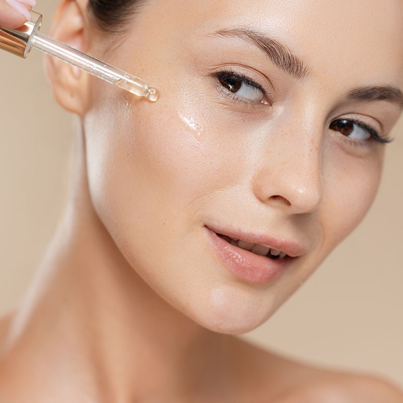 Caffeina nel contorno occhi: funziona davvero per borse e occhiaie?