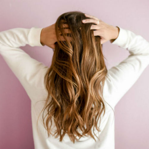 Come rinforzare i capelli in inverno: tutti i segreti beauty per una chioma più forte